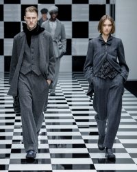 Giorgio Armani : son défilé sans musique en hommage à l'Ukraine