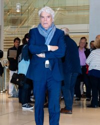 Bernard Tapie, malade : sa femme "ne sais pas comment il fait pour tenir"