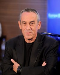Mercato télé : 10 animateurs qui changent de place à la rentrée