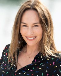 Vanessa Demouy annonce la mort de son père biologique : les stars la soutiennent