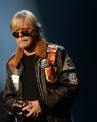 Le chanteur Renaud "préfère rester chez lui" par peur de la pandémie