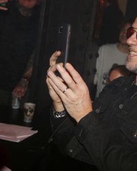 Pascal Obispo rompt avec le "système" et lance son application