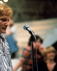 Claude François : Fabienne, enceinte du chanteur à 13 ans, témoigne sur France 2