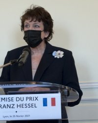 Positive à la Covid, Roselyne Bachelot sous "surveillance accrue à l'hôpital"