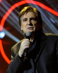Serge Lama : ses confidences sur son couple atypique avec une femme plus jeune