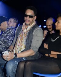 JoeyStarr poste une photo de Karine Le Marchand au lit