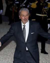 Alain Delon violent avec les femmes ? Les propos chocs de Coline Serreau