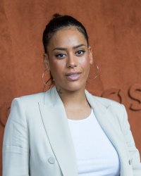 Amel Bent évoque son incroyable perte de poids pendant le confinement