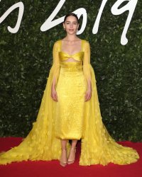 Emilia Clarke dévoile son rituel beauté