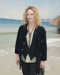 Vanessa Paradis, son style de jeunesse : "C'était jeans déchirés et du vintage"
