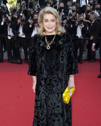 Catherine Deneuve : son fils raconte comment il a appris son AVC