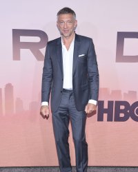 Vincent Cassel hospitalisé après une chute à scooter : il donne de ses nouvelles