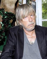 Renaud avoue être "fou amoureux" de Virginie Efira !
