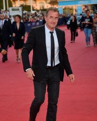 Christophe Dechavanne, confiné loin de sa femme : "C'est un manque terrible"