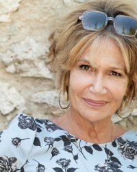 Clémentine Célarié : pourquoi elle a gardé son cancer du côlon sous silence