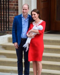 Kate Middleton portait-elle une robe rouge en hommage Diana ?