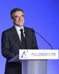 10 politiciens à qui on a demandé de "rendre l'argent"