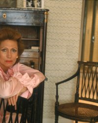 Hélène Rochas : ses tenues les plus iconiques vendues aux enchères