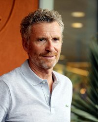 Denis Brogniart se confie sur ses enfants : "Ils ont leur propre personnalité"