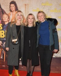 Alexandra Lamy s'offre un piercing avec sa soeur et sa fille