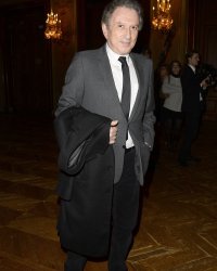 Recadré par sa direction, Michel Drucker en rajoute une couche