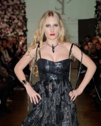 Qui est donc Louise Depardieu ?