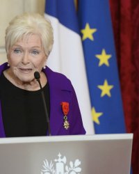 Line Renaud décidée à profiter de la vie après son AVC : "Il faut foncer"