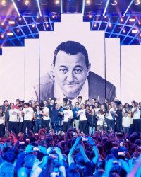 Les Enfoirés en larmes lors des répétitions du spectacle