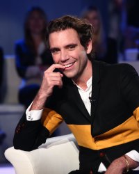 Mika évoque sa première fois avec un garçon : "C'était un désastre !"