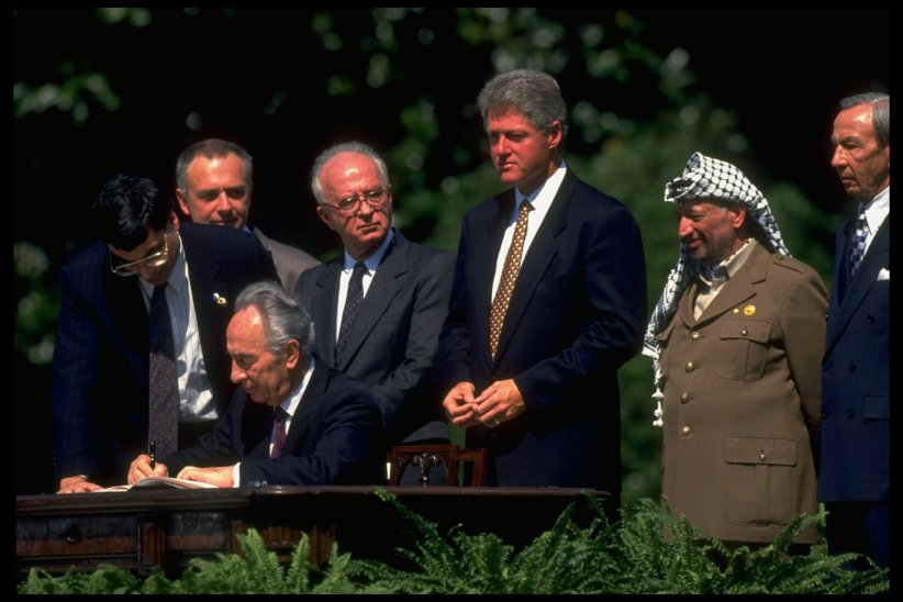 Yasser Arafat, Shimon Peres et Yitzhak Rabin : un trio pacifiste Yasser Arafat, Shimon Peres et Yitzhak Rabin : un trio pacifiste