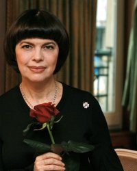 Mireille Mathieu : effondrée par la mort de Laurent Rossi