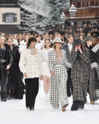 Chanel recrée une station de ski pour le premier défilé sans Karl Lagerfeld