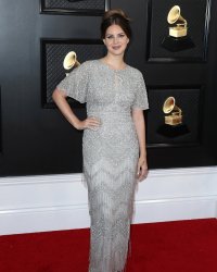 Grammy Awards 2020 : Lana Del Rey a acheté sa robe... au centre commercial