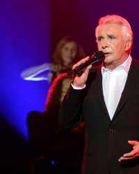 Nagui, Michel Sardou... Ces stars qui s'opposent au consentement sexuel à 13 ans