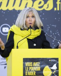 Brigitte Macron évoque Line Renaud : "Cela fait 5 ans qu'on est amies"