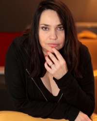 Béatrice Dalle "remercie Jésus (cette "rockstar") d'être en vie"