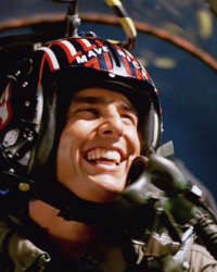 Le casque de "Top Gun" ou le vaisseau de la saga "Alien" mis aux enchères