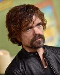 Peter Dincklage va jouer Cyrano de Bergerac dans une adaptation musicale