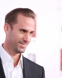 Joseph Fiennes va jouer... Michael Jackson dans un téléfilm sur le 11 septembre