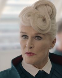 Licenciement de James Gunn : Glenn Close prend la défense du réalisateur