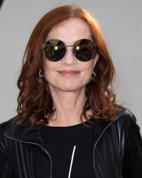 Isabelle Huppert vend de la drogue dans La Daronne