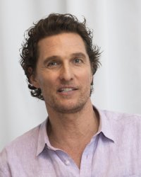 Matthew McConaughey évoque son début de carrière "torse nu" dans les comédies