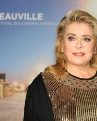 Catherine Deneuve : le tournage de son prochain film suspendu après son AVC