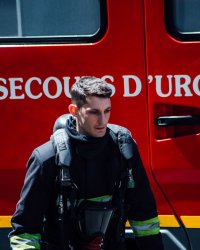 Sauver ou périr : une séance en hommage aux pompiers morts rue de Trévise