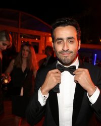 La Flamme : Jonathan Cohen, gentleman célibataire dans une série parodique