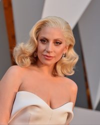 A Star Is Born : Lady Gaga dirigée par Bradley Cooper ?