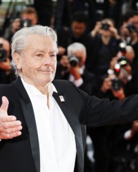 Alain Delon parle sans tabou des abus sexuels au cinéma : "C'était la vie"