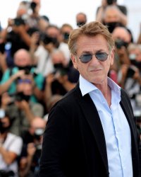 Sean Penn : pourquoi il abandonne le tournage de sa série avec Julia Roberts