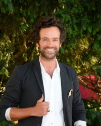 Romain Duris face à la caméra de Michel Hazanavicius dans un film de zombies