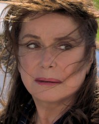 Catherine Deneuve en grand-mère d'un jeune radicalisé dans L'Adieu à la nuit